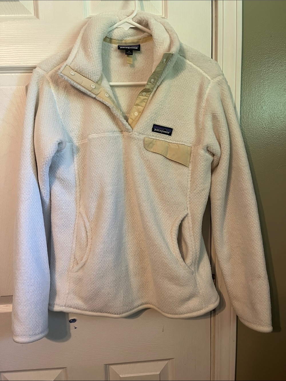 Women’s Patagonia Off-White Snap-T Fleece Pullover with Tan Trim- size Medium